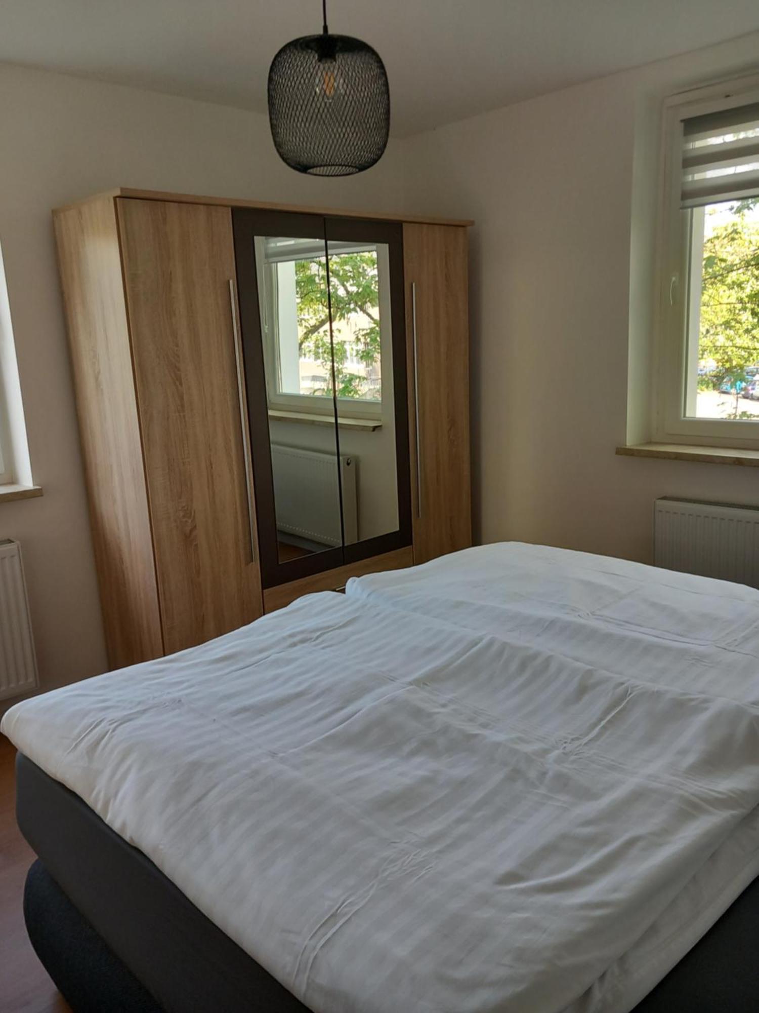City Apartment Duisburg 1#Netflix &Wlan &Kingsize Bett &Kaffee Maschine & Central & 500M Innenhafen & 2 Min U Bahn Экстерьер фото